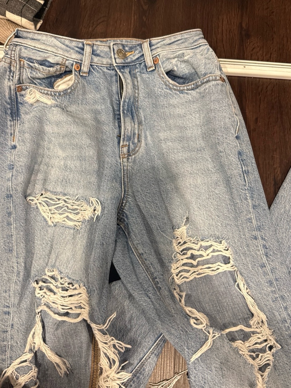 American Eagle Outfitters Light Blue Distressed Straight-Leg Jeans